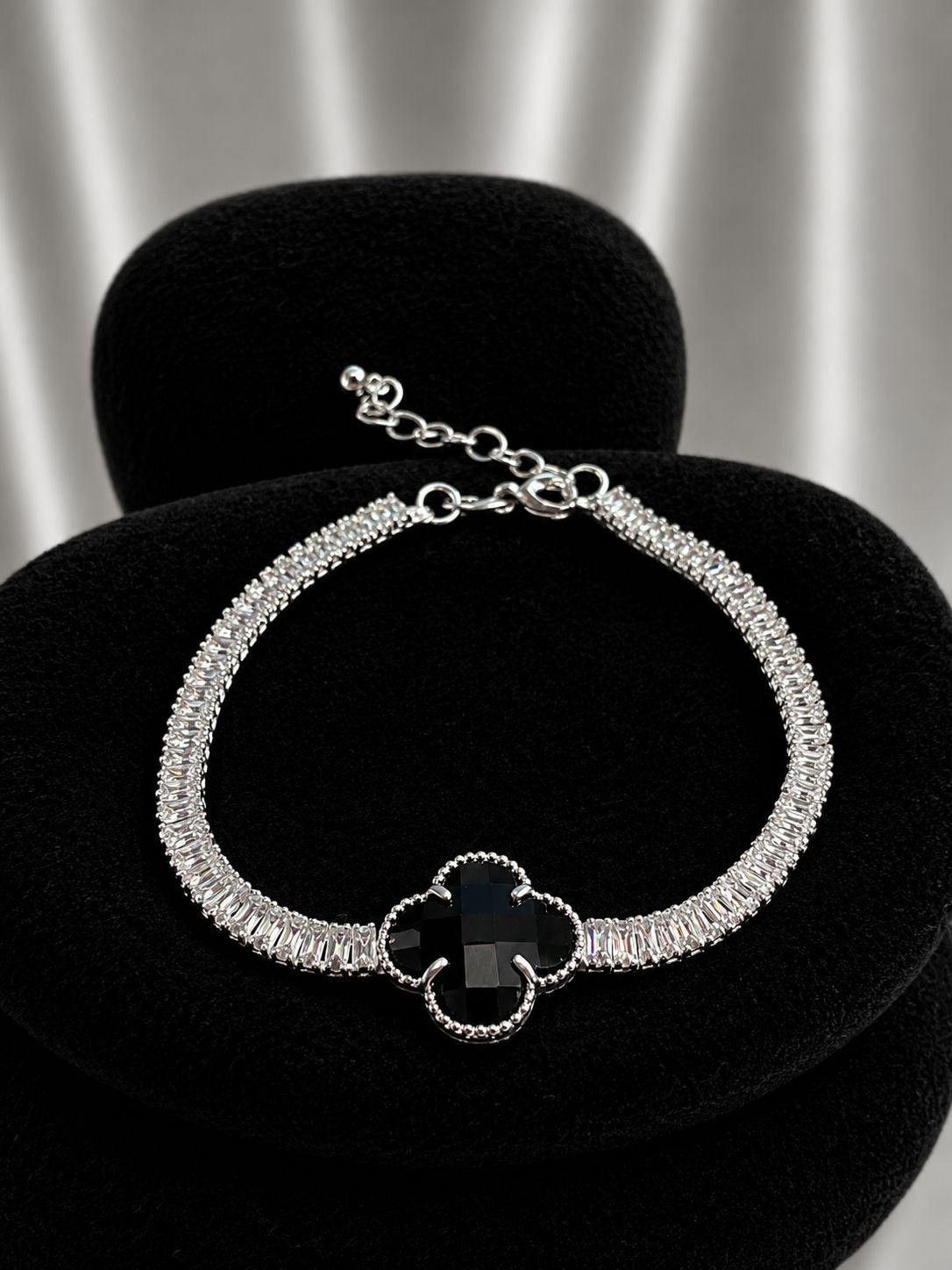 Pulsera tennis circones blanco con vancleef negro