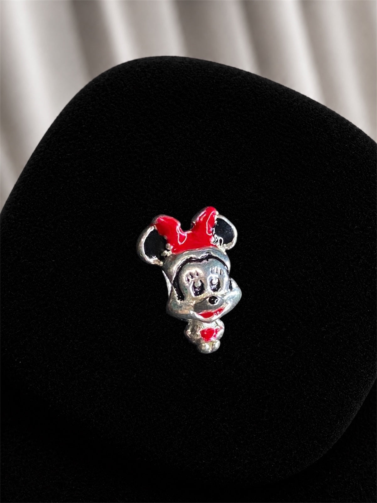 Charm exclusivo minnie