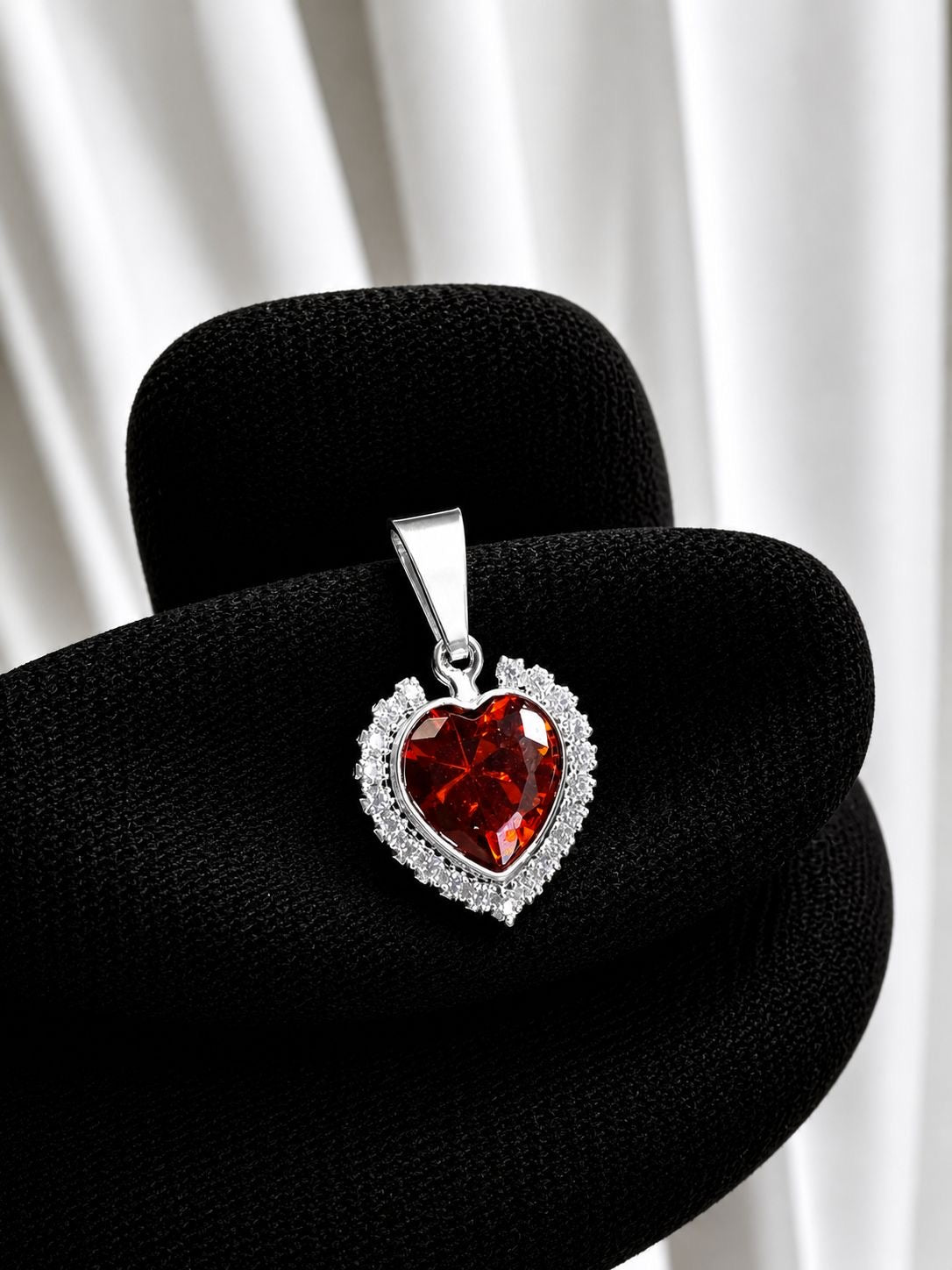 Medalla corazón rojo con circones