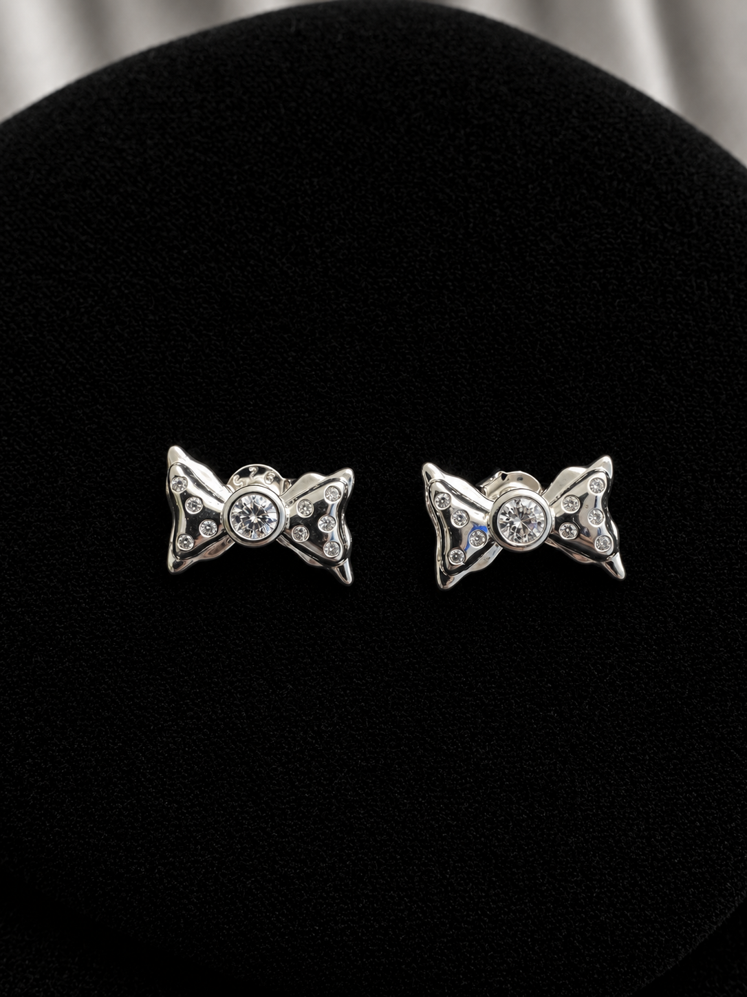 Aros de lazo brillante con circones