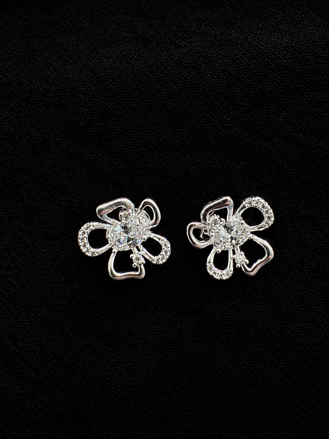 Aros estilo floral abierto con circones