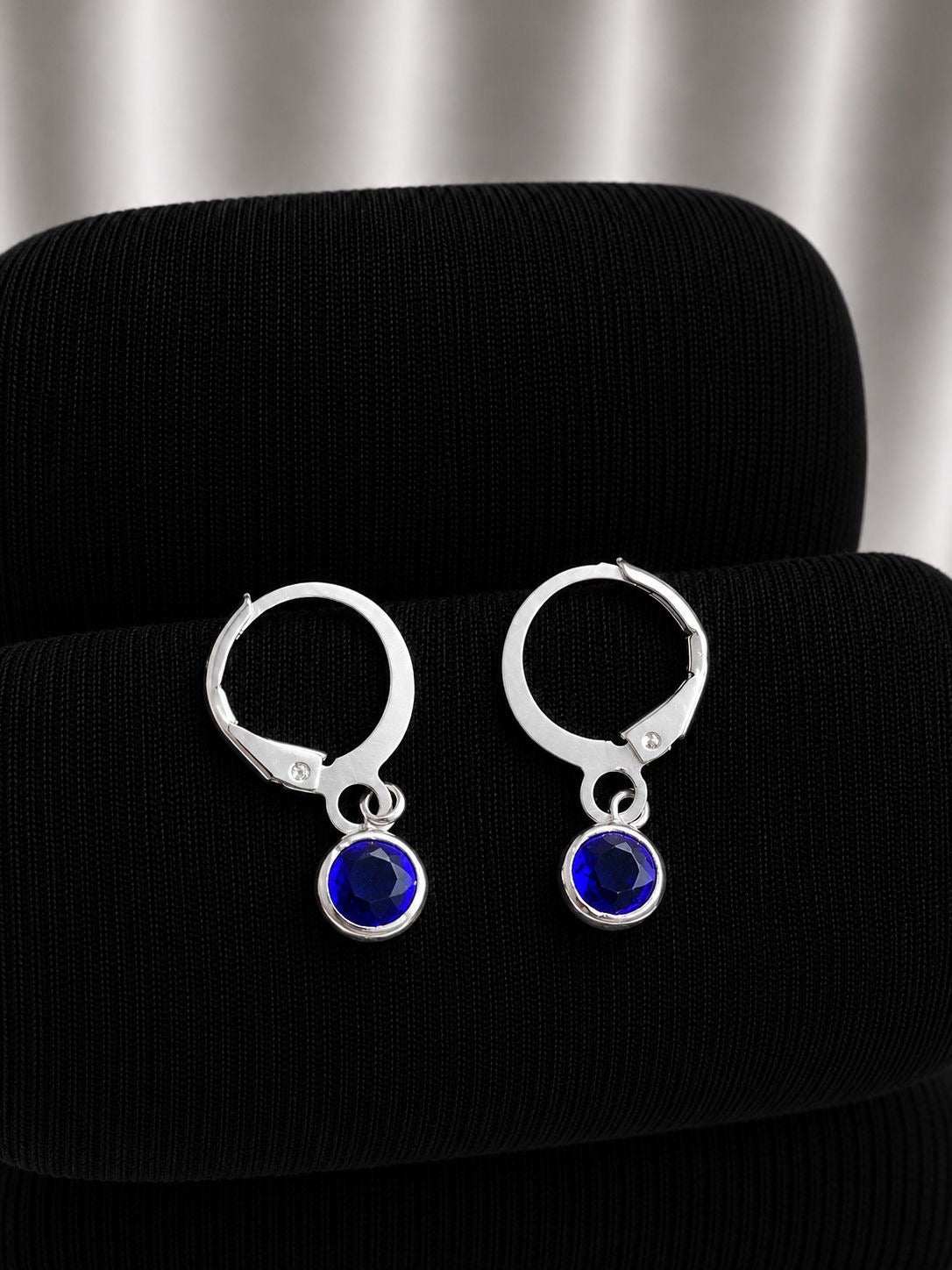 Aros circon azul oscuro