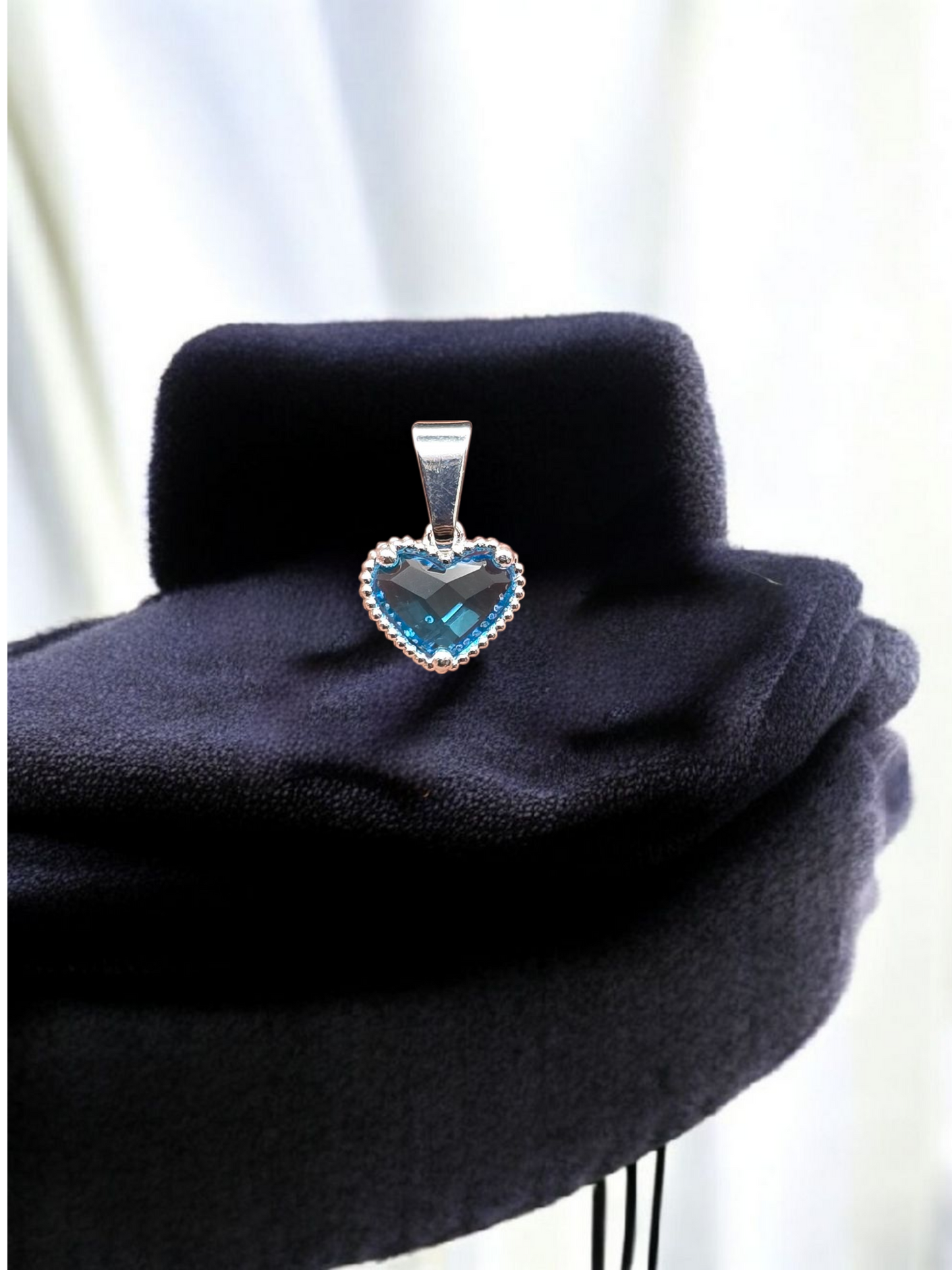 Colgante corazón celeste