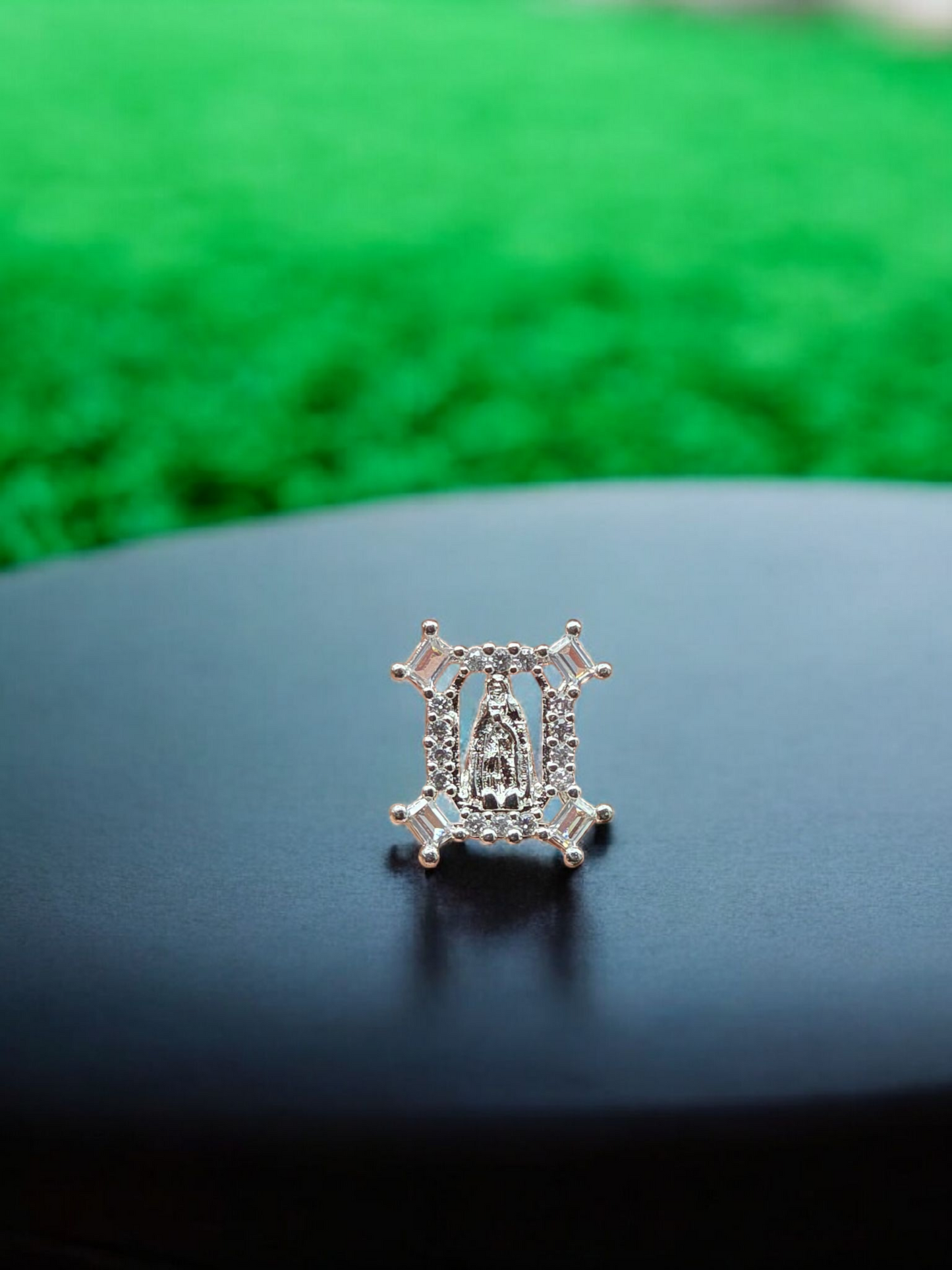 Colgante virgen microcircones