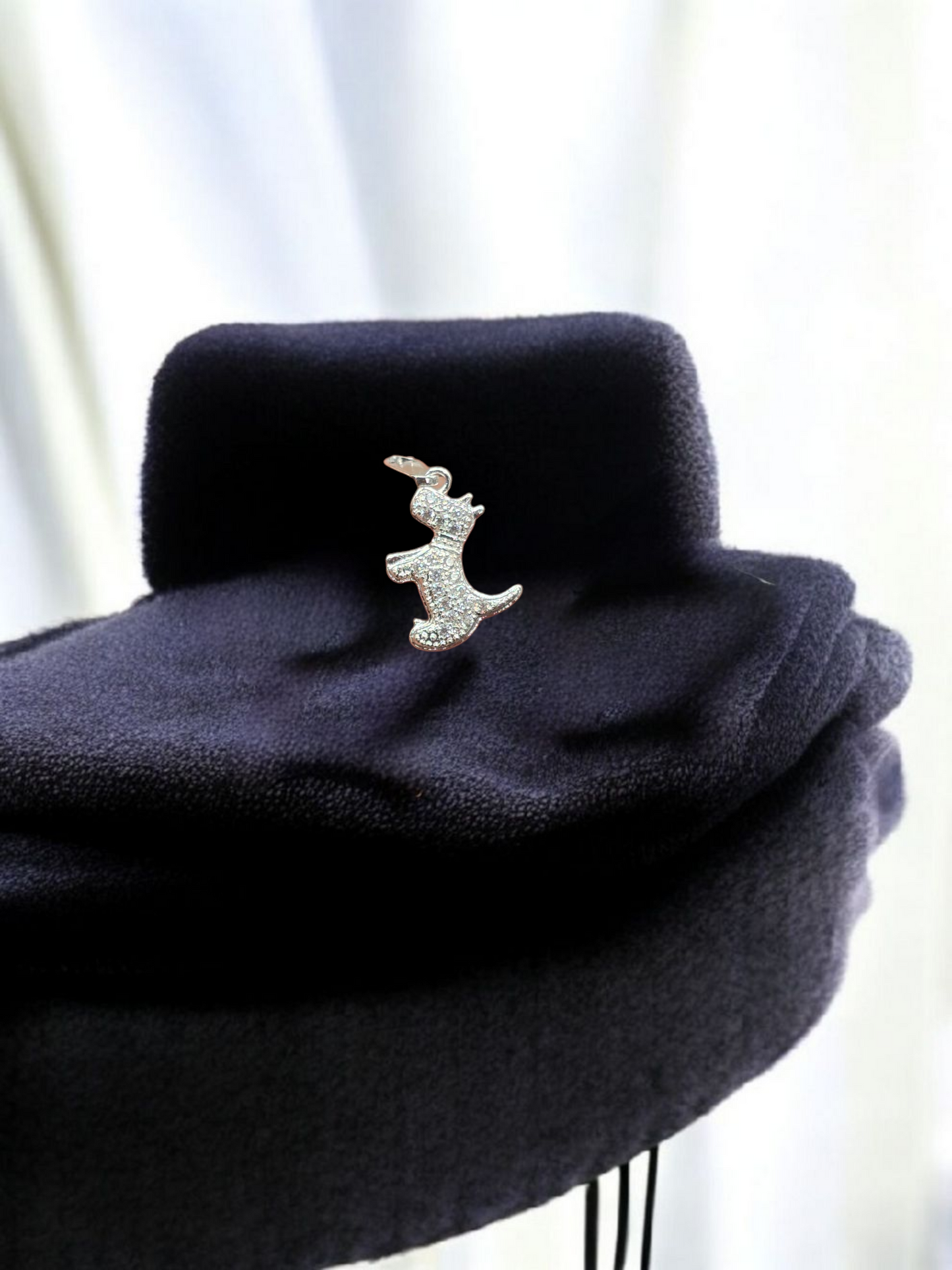 Colgante perro circones