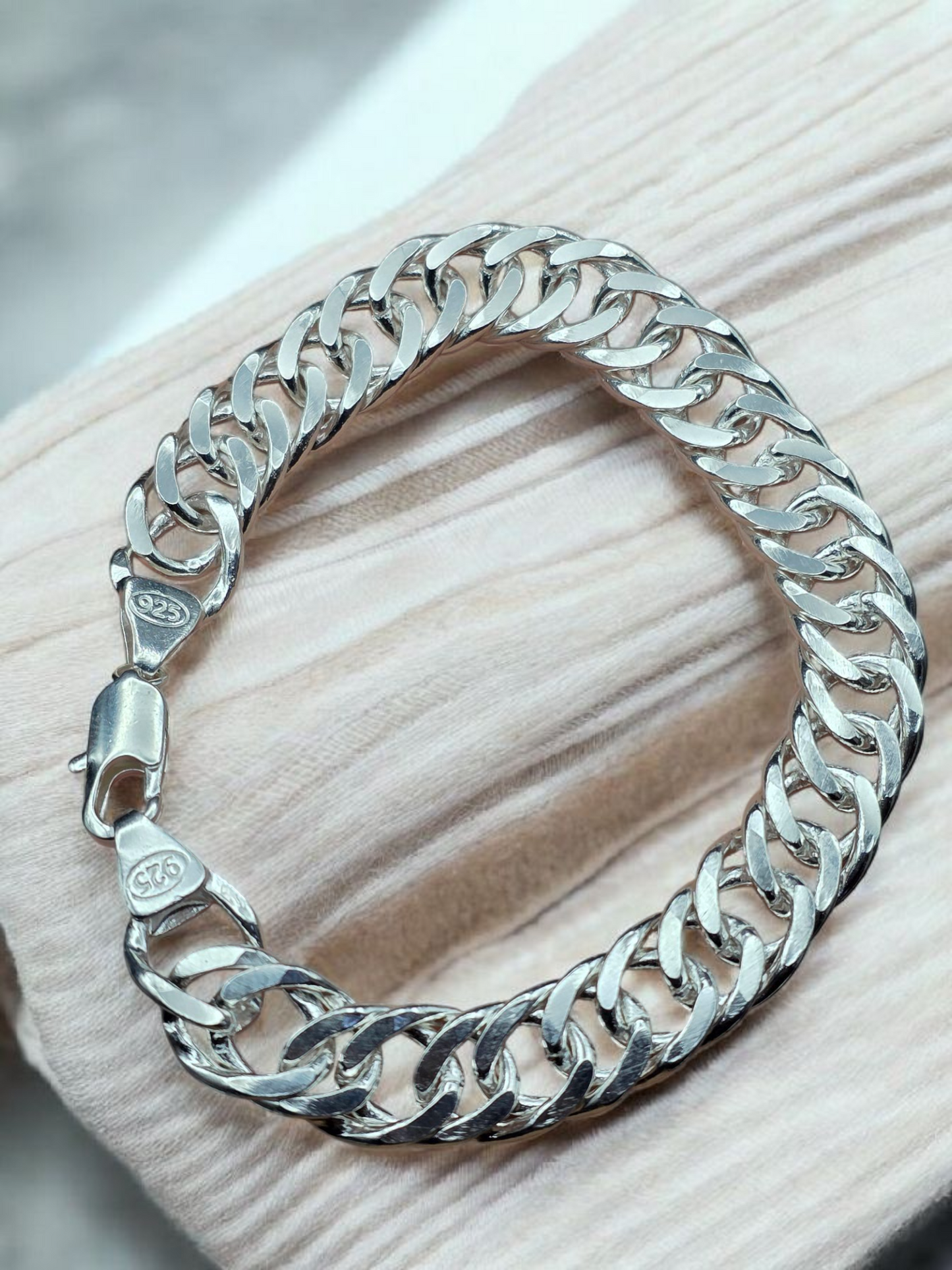 Pulsera triple grumet