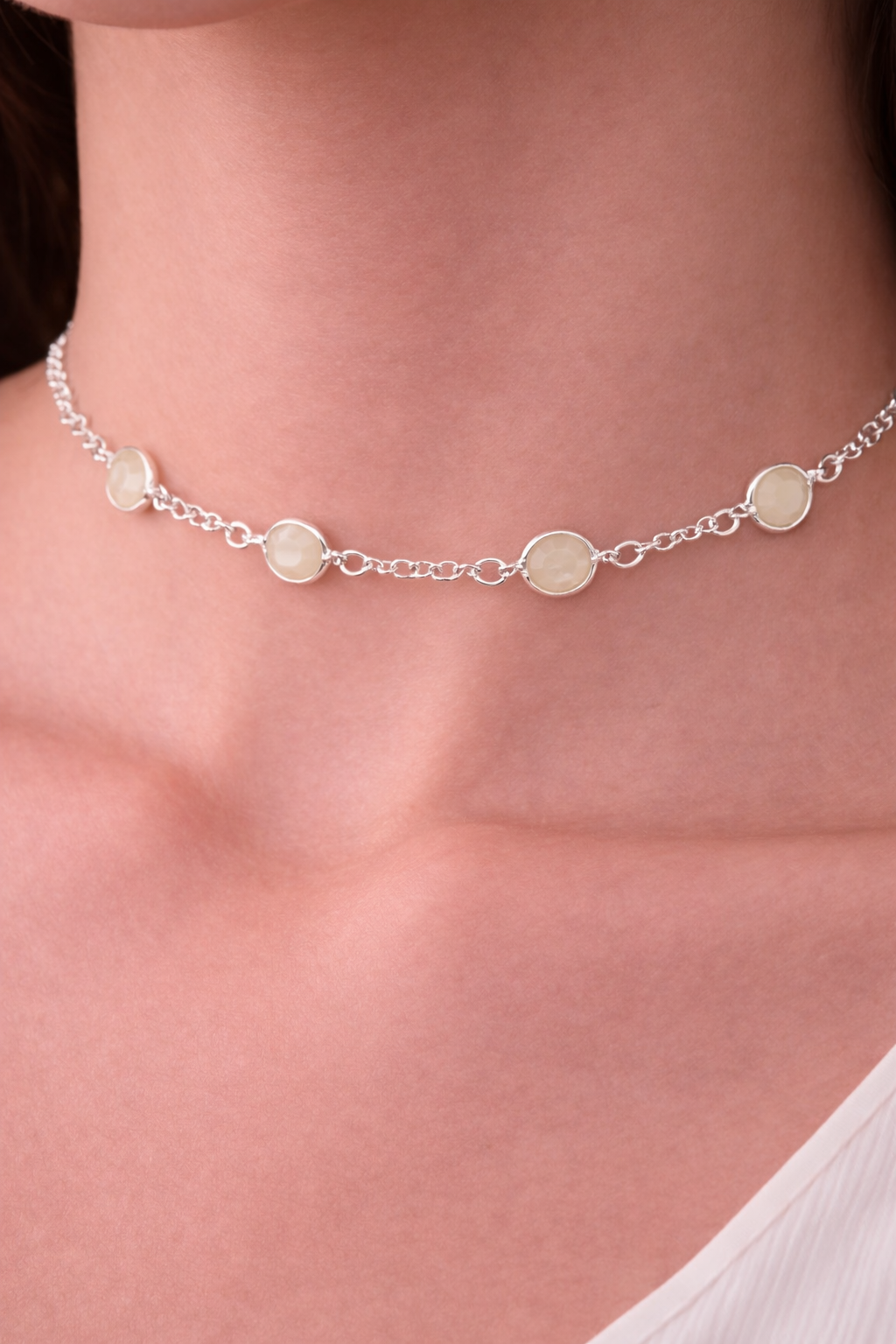 Cadena choker piedras redondas luna