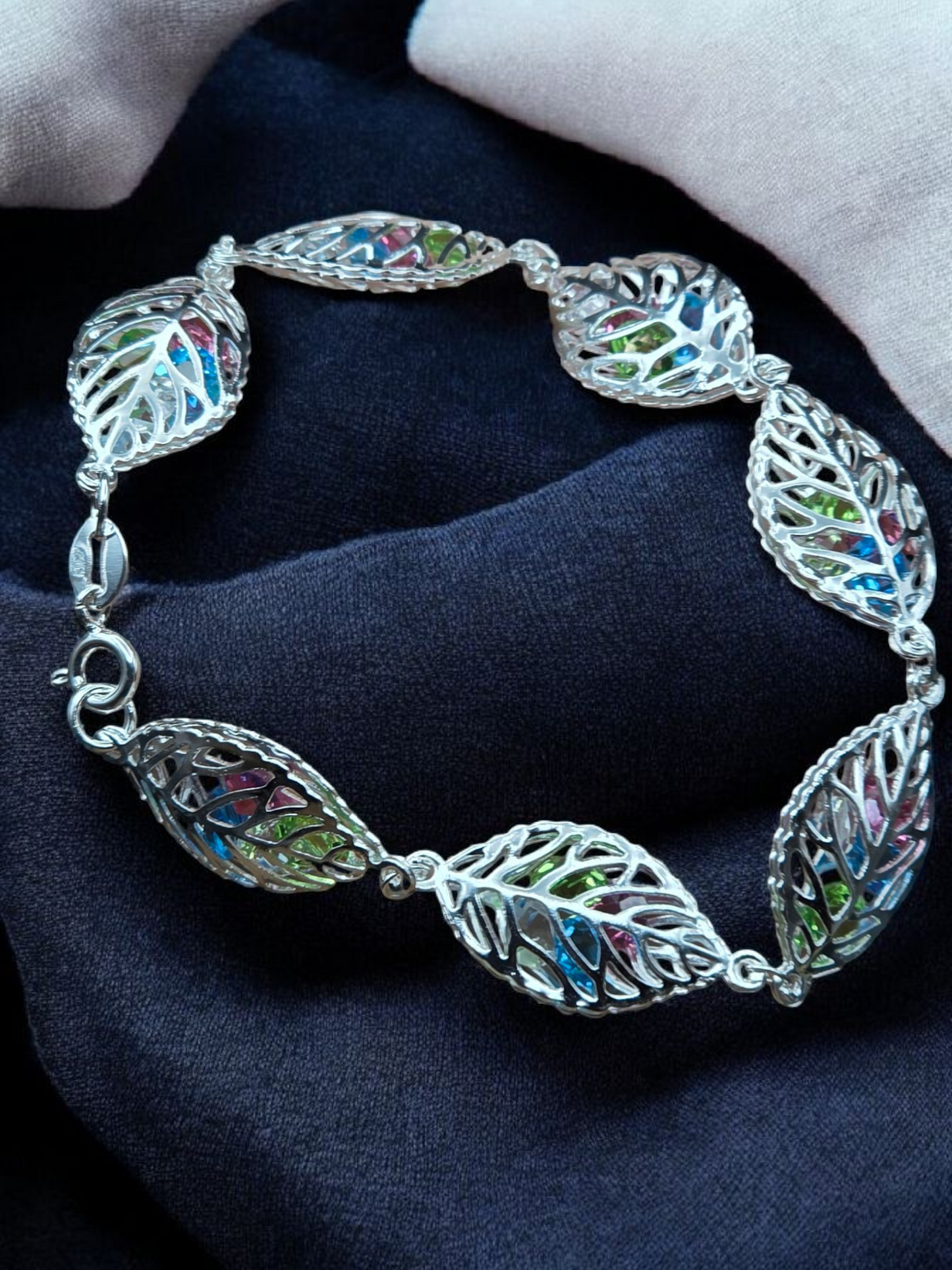 Pulsera hojas de colores y circones