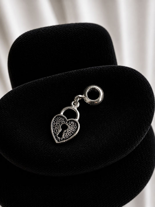 Charm exclusivo candado corazón negro