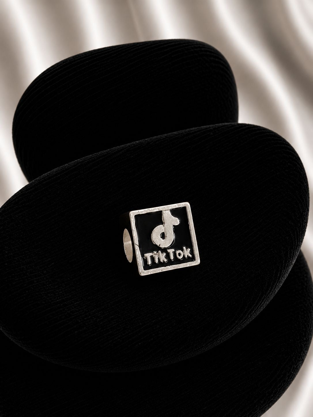 Charm exclusivo tiktok