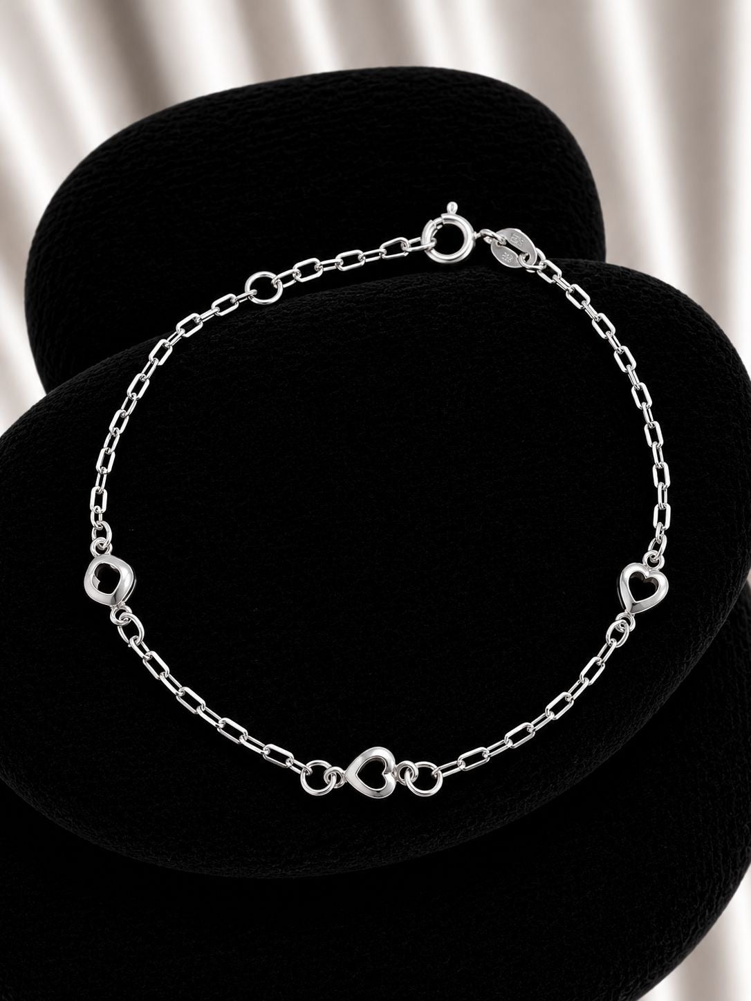 Pulsera corazones con circon blanco en su interior
