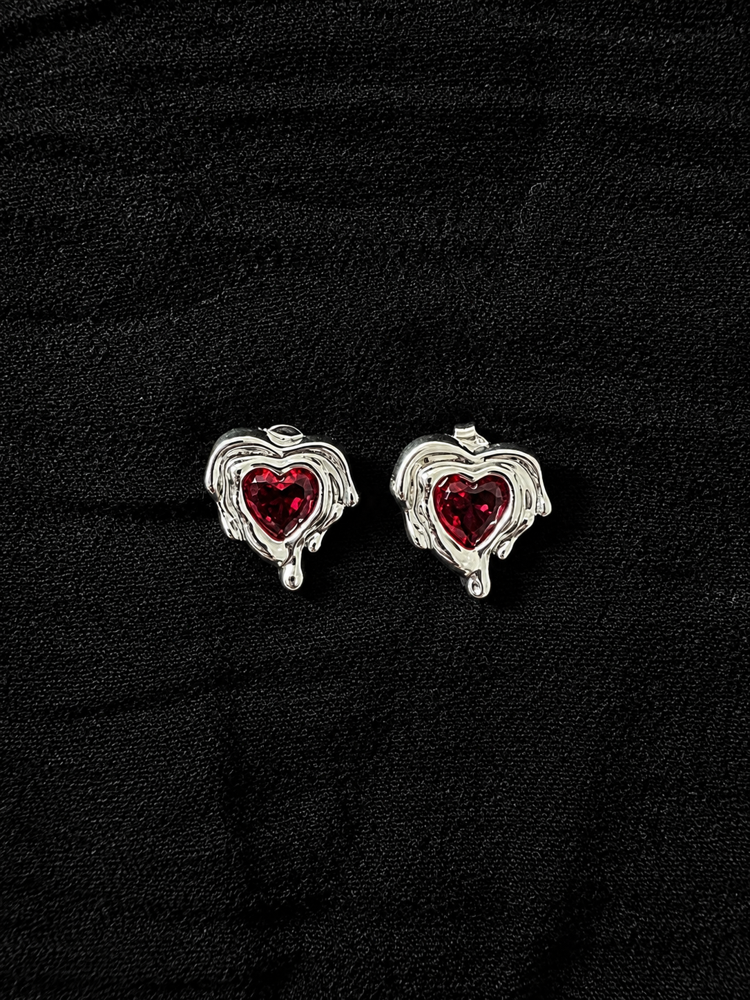 Aros corazón rojo derretido
