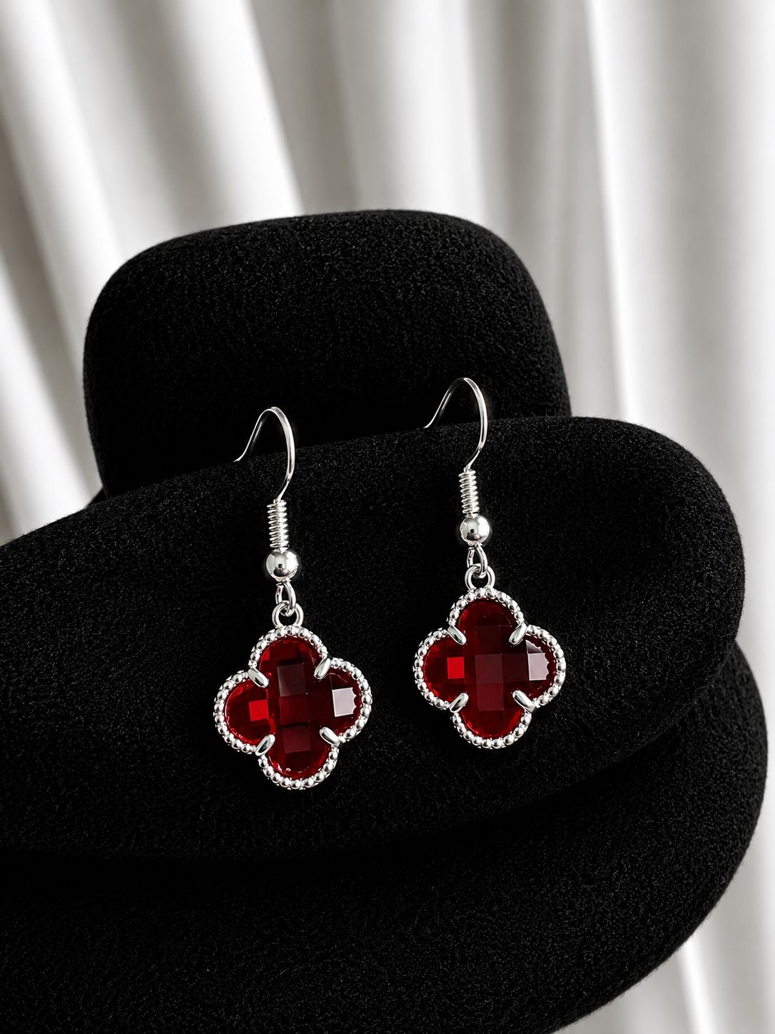Aros colgante vancleef cristal rojo