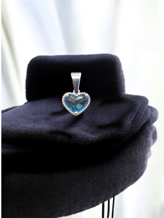 Colgante corazón celeste