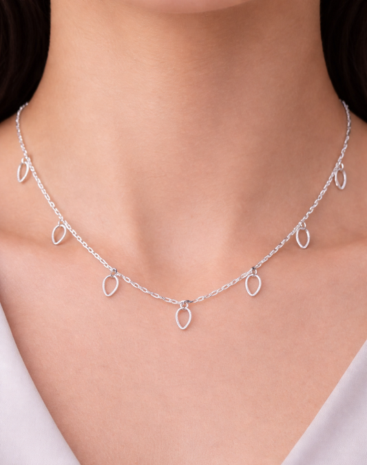 Cadena eslabones y colgantes