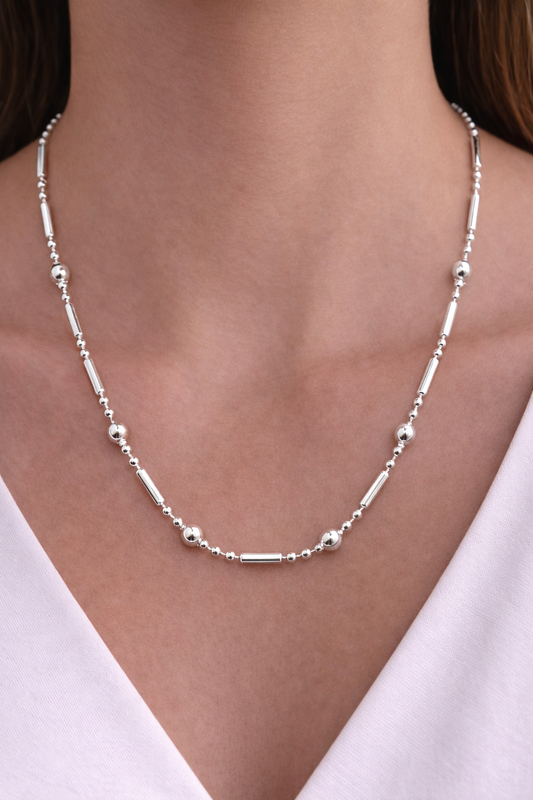 Cadena bolas con palitos