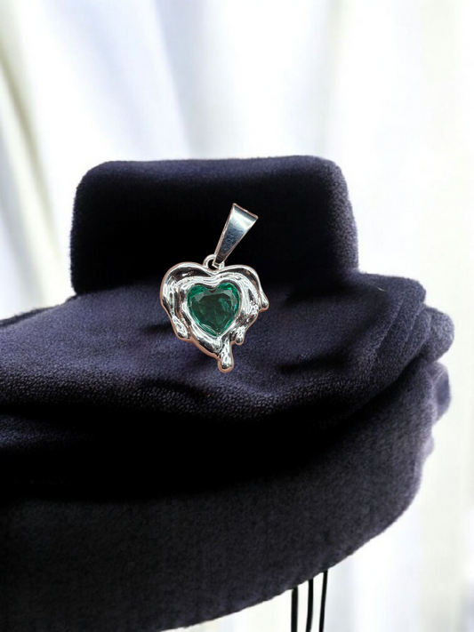 Colgante corazón esmeralda